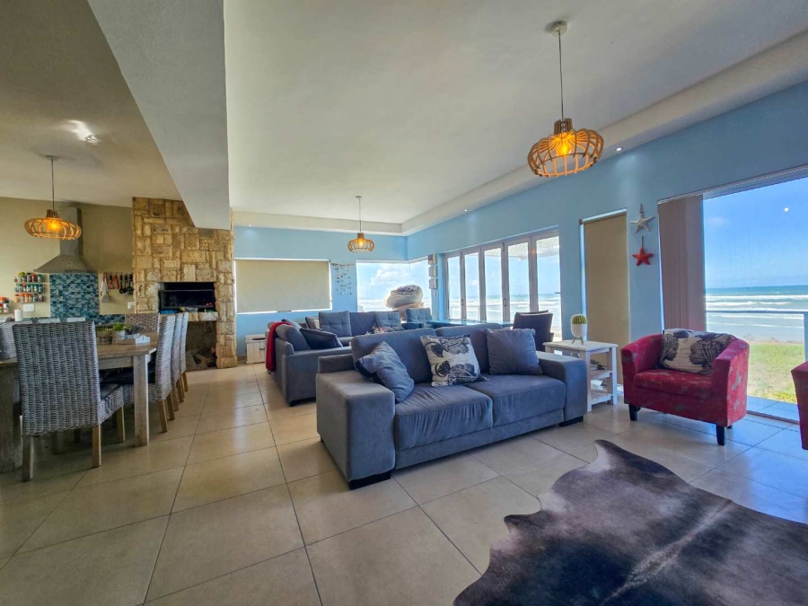 6 Bedroom Property for Sale in Stilbaai Oos Western Cape